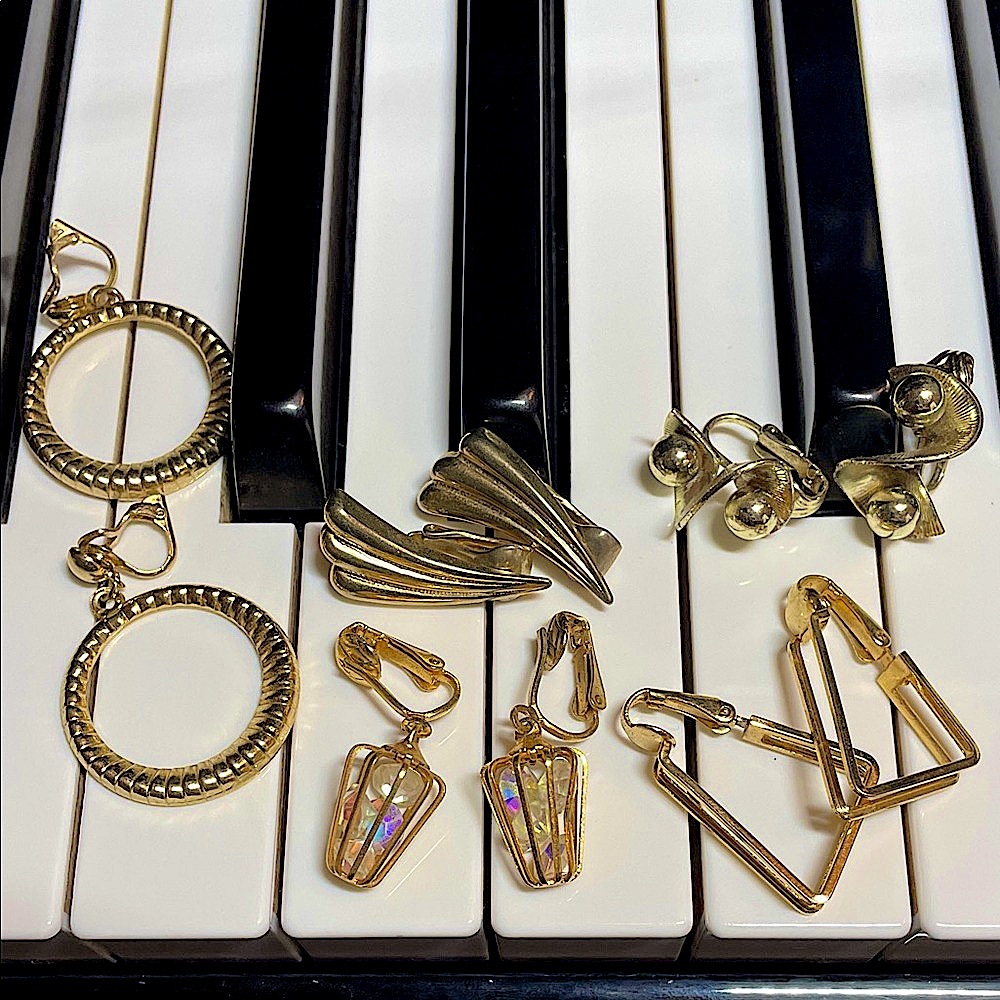 Vintage gold tone clip on earrings lot  5 pairs